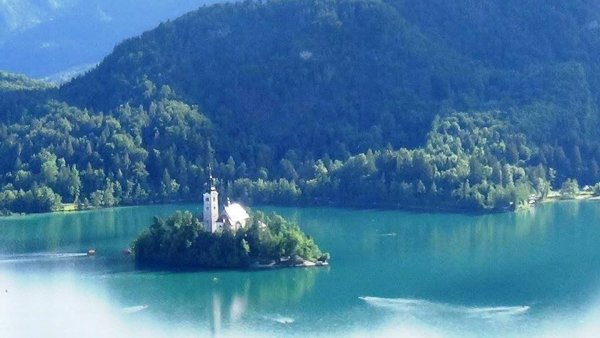a bledi tó a "vizipókokkal"